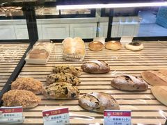 松松面包和果干面包-红房子西菜馆(淮海中路店)