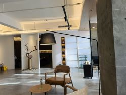-C-18 SALON