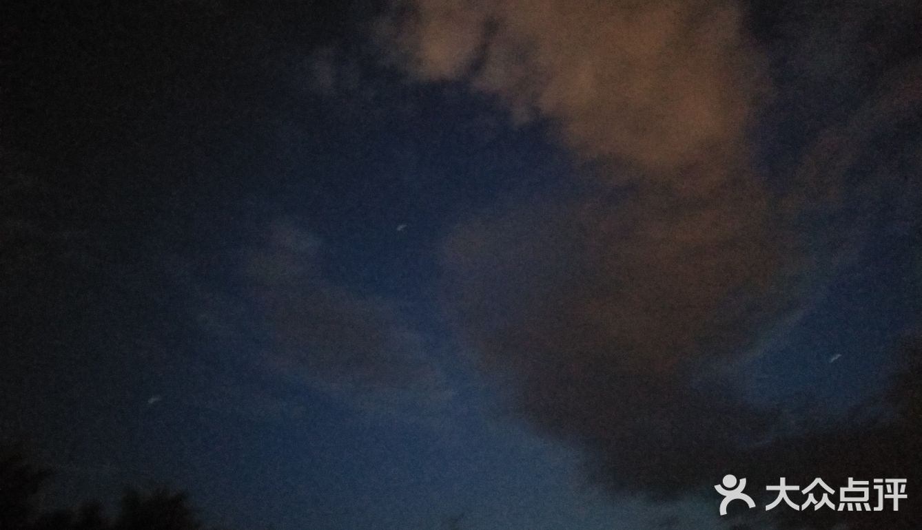 没到定都阁，中门寺上去，在去赵家洼的路上，好几个平台