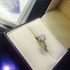 -威德钻石-克拉钻大本营(南京东路店)