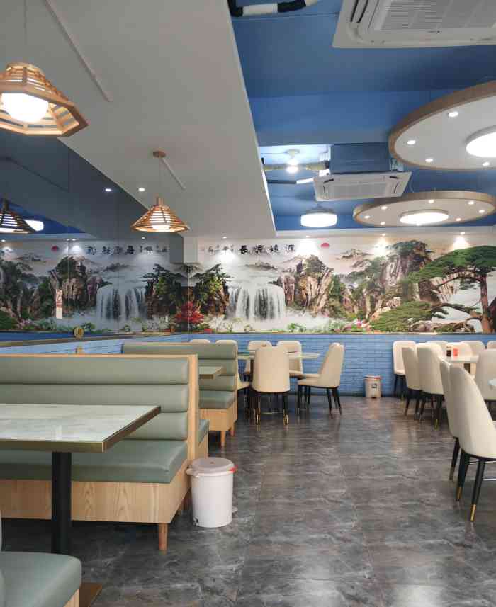 专门做海南菜的也有剁椒鱼头等我推荐烧鹅这个味道好