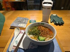 -呷佬·长沙手工米粉(金沙江路店)