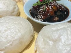 酒酿馒头配扣肉-卯时·龙光雅宴·精致锡帮菜(惠山古镇店)