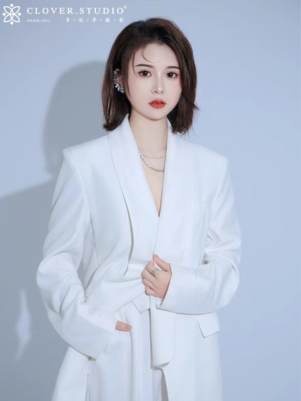 高级感爆棚的形象照
干净清爽,高级质感
无论哪个hr都会忍不住