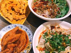 -爆炸头阿姨小四川正宗川味小吃(无任何分店)