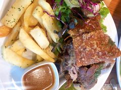 -Chom Cafe and Restaurant