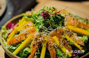 Hawaiian Shrimp and Mango Salad