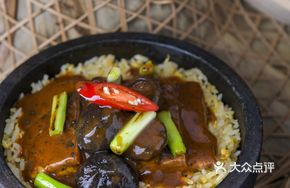 Black Truffle Stone Pot Beef Brisket Rice