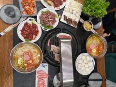 -七甲山烤肉(长白山奇石山珍根艺一条街店)