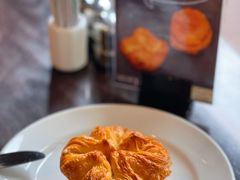 焦糖牛角酥-安德鲁饼店(总店)