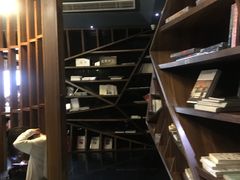 -钟书阁(松江泰晤士小镇店)