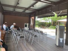 -Chom Cafe and Restaurant