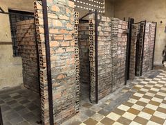 -吐斯廉屠杀博物馆