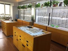 -视野联行眼镜•蔡司•依视路(温江店)