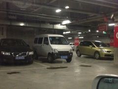 -欧尚超市苏州店停车场(金鸡湖路店)