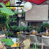 置身于一个宁静而美丽的花园之中。- 蒜蓉乳山生蚝🦪