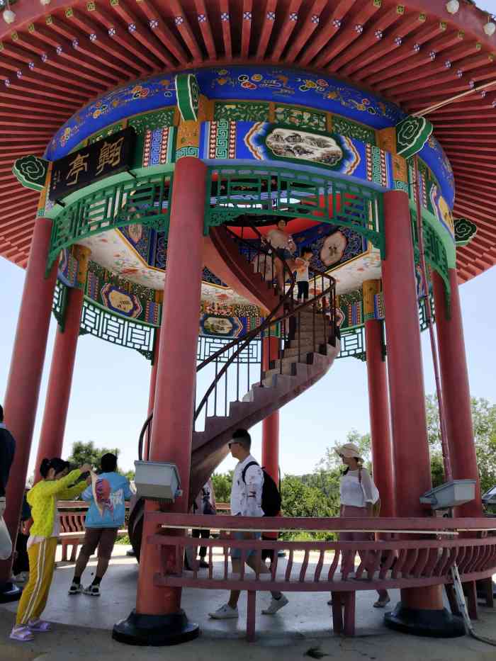 龙背山森林公园-"龙背山是葫芦岛的一座免费公园,公园的门口.