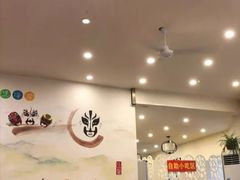 大堂-超越炭火牛蛙火锅鸡(河东店)