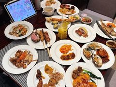 -广州万富希尔顿酒店·感趣自助餐厅·金秋蟹宴生蚝海鲜刺身