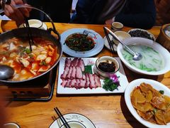 -老滇山寨•云南特色菜•地方菜•民族风情歌舞表演(金碧店)