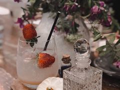 -FLOVIE FLORIST CAFE