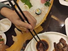 -鞍山大白鲨美食酒店