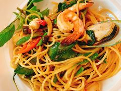 -Chom Cafe and Restaurant