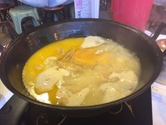 -鲜入围煮花胶鸡海鲜火锅