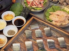 -围炉肉舍•炭烤活鳗•丹东海鲜烤肉(步行街店)