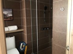 -西安大雁塔科技大学地铁站亚朵酒店