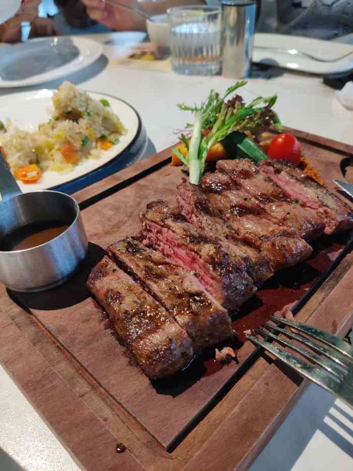 雅达利超级牛扒(万科广场店)-"还是比较注重服务的一家餐厅,上菜有序