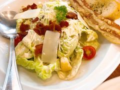 -Chom Cafe and Restaurant