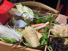 -三顾烤庐·烤鱼·烧烤·龙虾(奉贤店)