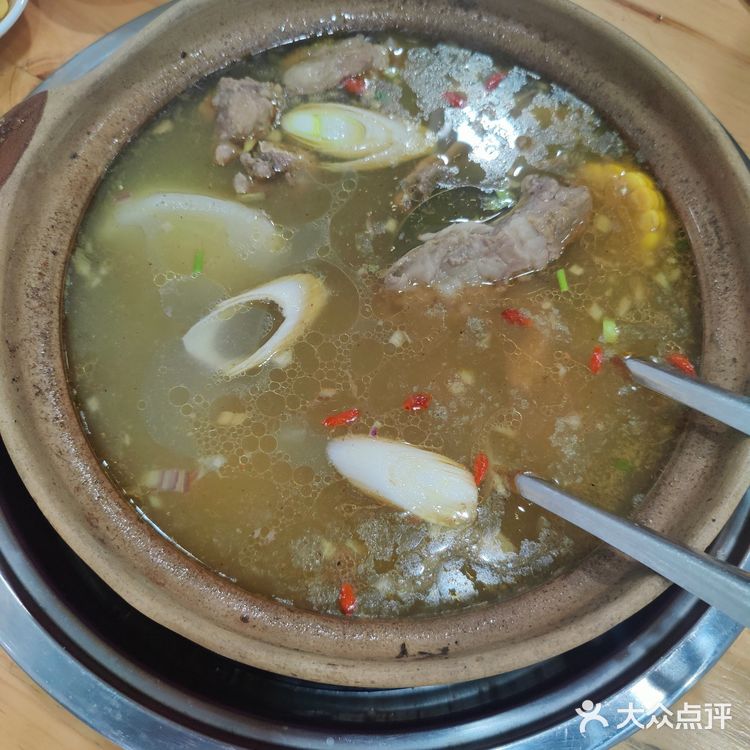 藏在吕厝的小店没想到这么火爆 一到晚上就座无虚席