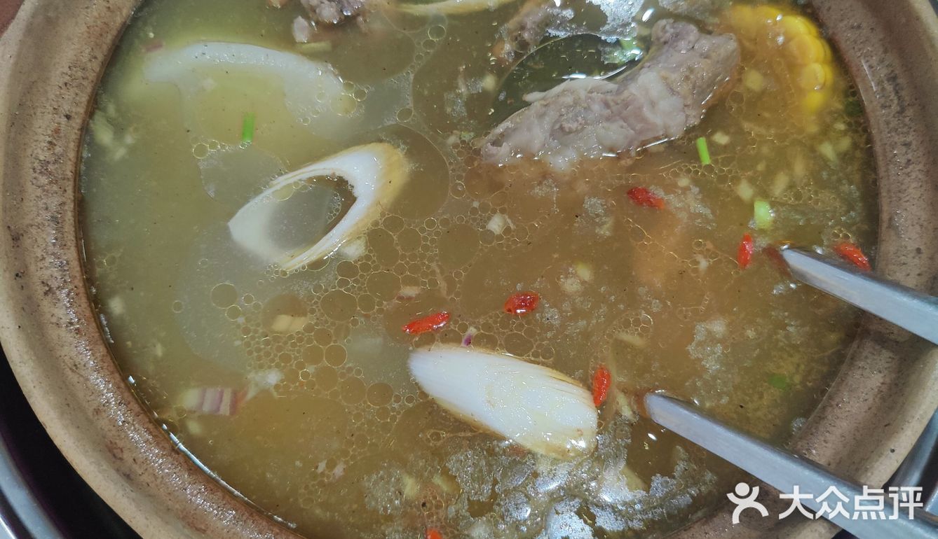 藏在吕厝的小店没想到这么火爆 一到晚上就座无虚席