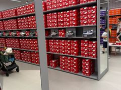 -NIKE 换季优惠店(上海青浦奥特莱斯)