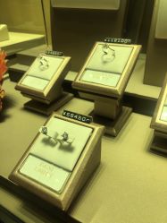 -六福珠寶(银泰百货大红门店)