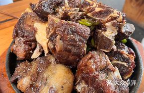 Grilled Spare Ribs on Iron Plate