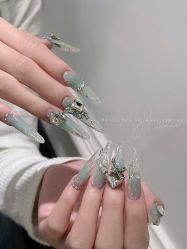 -花岐款式专研健康美甲沙龙