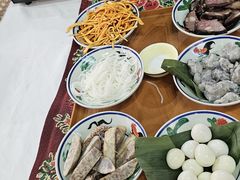 -刘姐啤酒鱼民族演艺餐厅(西街总店)