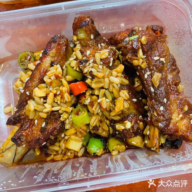 饭看着大盒但是薄薄一层而已