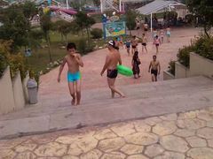-黄河谷马拉湾海浪浴场