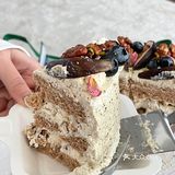 周末朋友来家里做客带的蛋糕🎂怎么会这么好吃