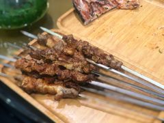 烤羊肉串儿-乡村馕坑肉·烧烤·新疆菜·本地人更爱吃(阿勒泰首店)