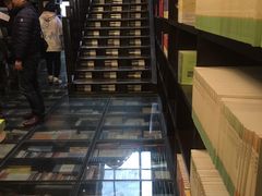 -钟书阁(松江泰晤士小镇店)