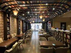 -钟书阁(松江泰晤士小镇店)