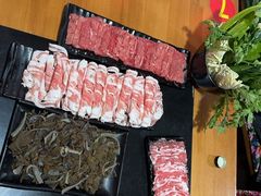 -果松木炭酸菜铜火锅·外婆参鸡汤