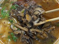 特色蘑菇羊肉汤揪片子-明记汤揪片子炒面(红山市场特色美食街店)