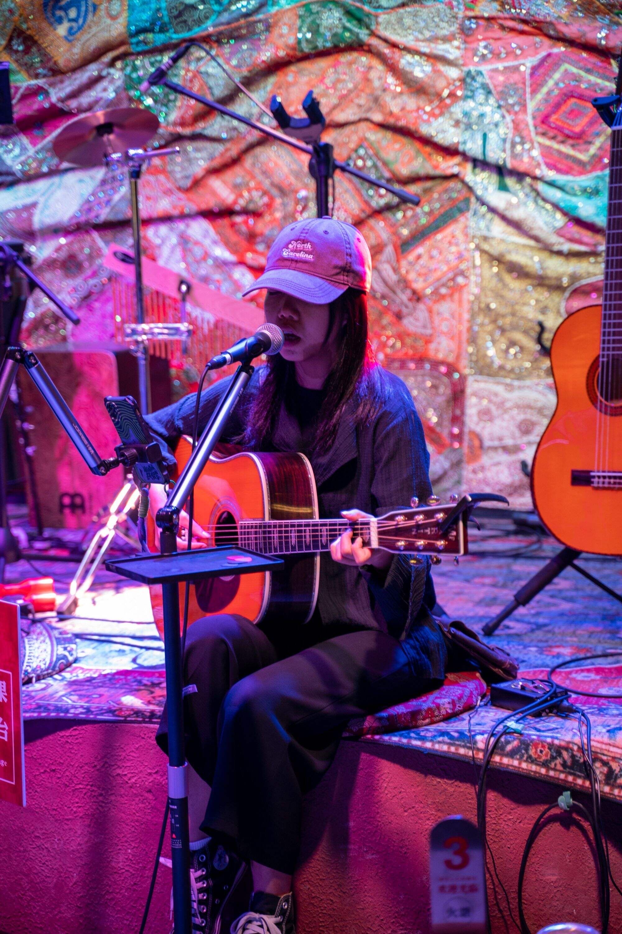 沉浸在民谣现场的夜晚🎤✨