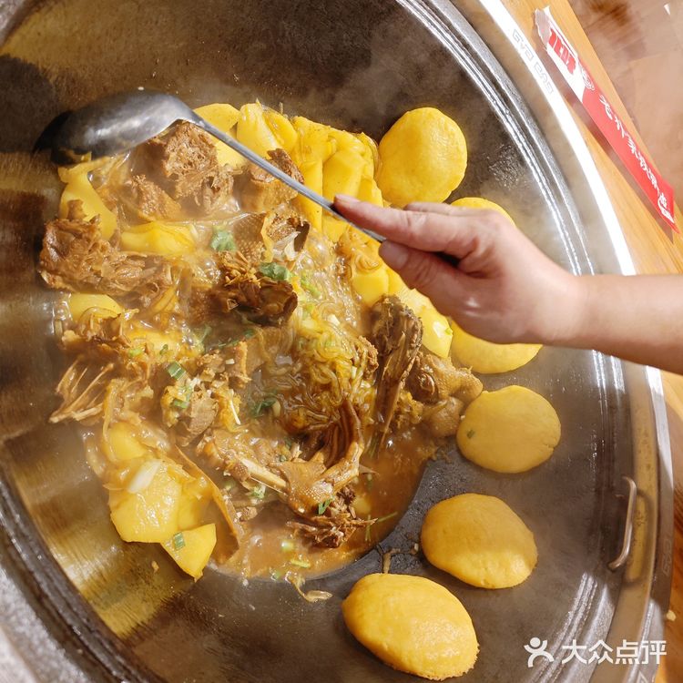 东北两大宝  小鸡🐥炖蘑菇🍄，铁锅炖大鹅